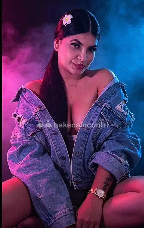 SOFIA GRAN PORCA 5 TETTE BELLISSIMA REGAZZA LA REGINA DI SQUIRTING SONO ANCHE PADRONA SOFT-PIOGGIA DORATA...