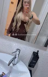 Bella Massaggiatrice Braziliana Bionda Foto Reale