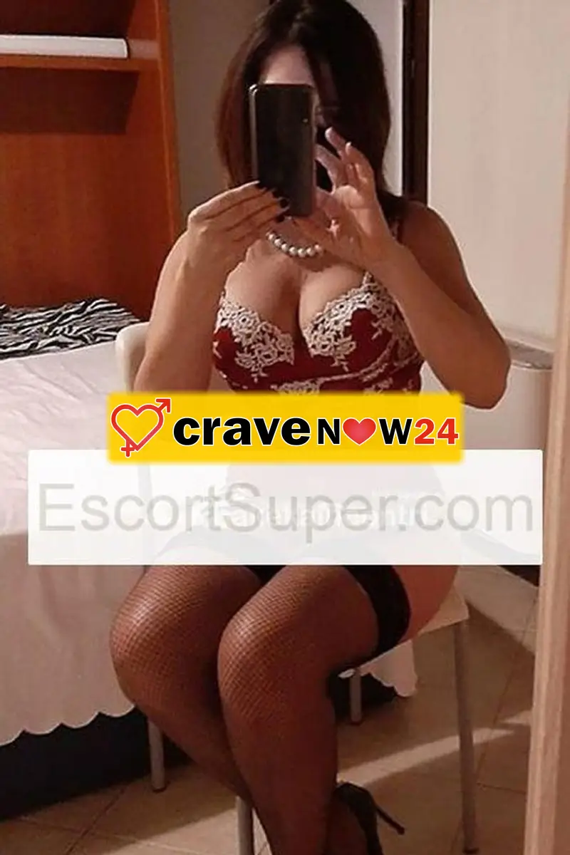 FRANCESCA A VERONA 🇮🇹 CASALINGA IN CALORE .LA SBORRA MI PIACE IN BOCA🇮🇹