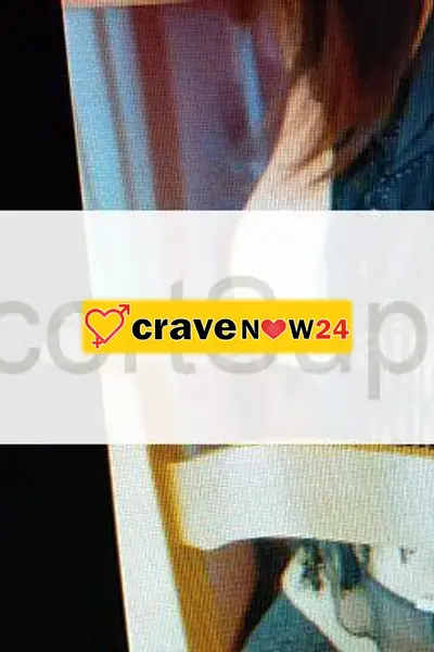 Bella signora italiana amante dei preliminari Se ti va pratico pioggia dorate i piedini Milano zona Binasco