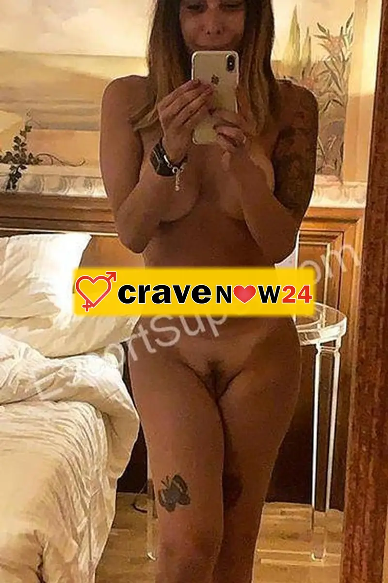 APPENA ARRIVATA A SAN GEOVANI DI POUSADA MANUELA PORTOGHESE BELÍSSIMA DONNA TOP