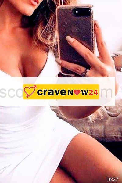 Valéry bellissima donna francese appena arrivata a Finale Ligure. Un mix di eleganza, malizia, sensualità e trasgressione alla francese