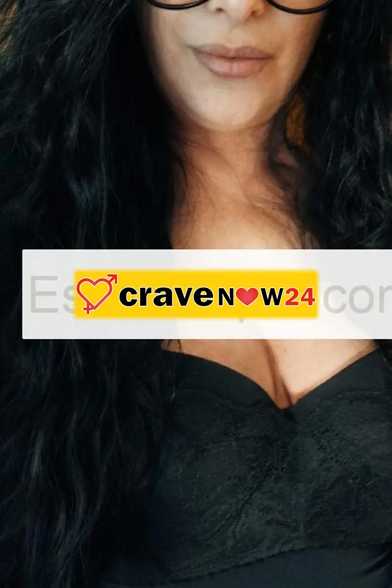 Signora italiana 50enne, tradizionale elegante e affettuosa.