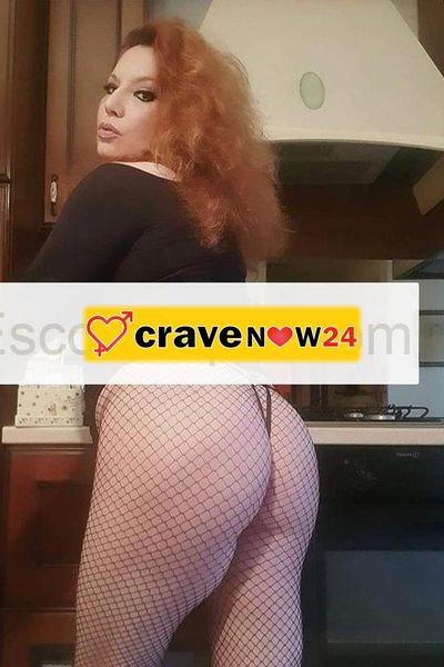 Bergamasca ROSSA SUPERTETTONA e tutta curve incontra a casa propria, ambiente climatizzato