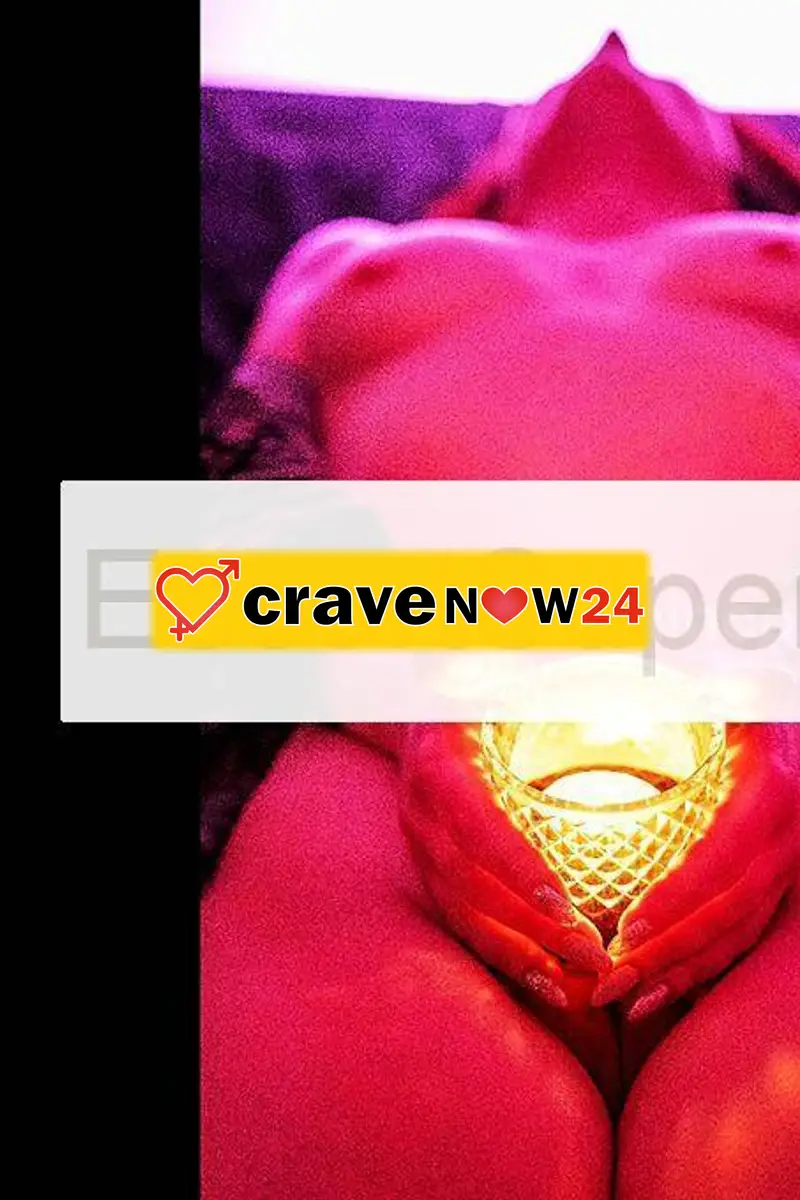 Chiara giovane e calda ragazza italiana per i tuoi momenti magici di piacere