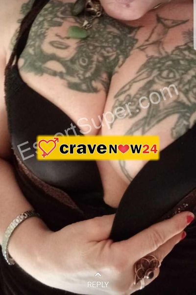 DONNA ITALIANA SEXY TATUATA PELOSA MISTRESS ()SUPER FOCOSA MISTRESS DOMINANTE VIDEO CHIAMATE SEXY E FETISH 43.5 DI PIEDE.E.SESSO.E MASSAGGI BODY PROST