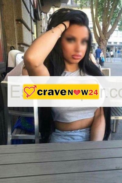 Stupenda criatura tettona