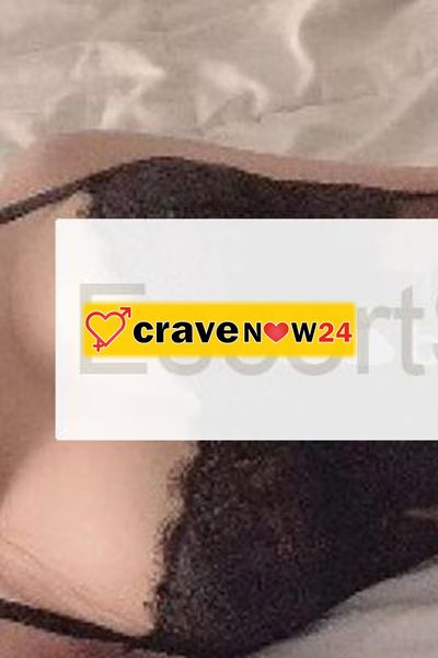 Valéry bellissima donna francese appena arrivata a Finale Ligure. Un mix di eleganza, malizia, sensualità e trasgressione alla francese