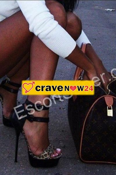 Annaxxx. La Milf della porta accanto (solo altrui, vengo io da te) foto recenti e veritiere.