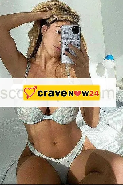 Bionda bambolina prima volta in città foto 100x100 realy