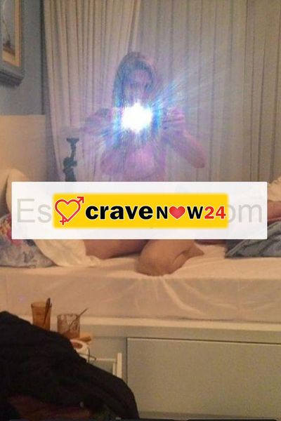 Valéry bellissima donna francese appena arrivata a Finale Ligure. Un mix di eleganza, malizia, sensualità e trasgressione alla francese