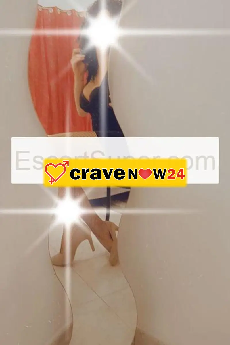 A LICATA SABRY ( NO DONNA) LA TUA MAIALINA , POMPINI DA OSCAR