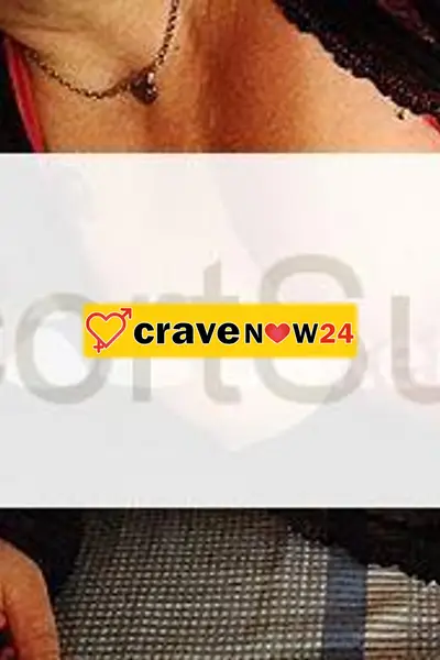 Bella signora italiana amante dei preliminari Se ti va pratico pioggia dorate i piedini Milano zona Binasco