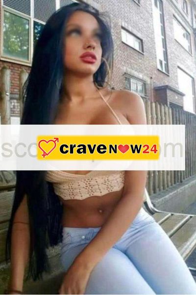 Stupenda criatura tettona