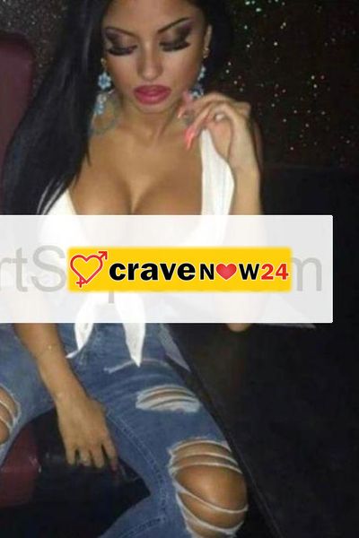 Stupenda criatura tettona