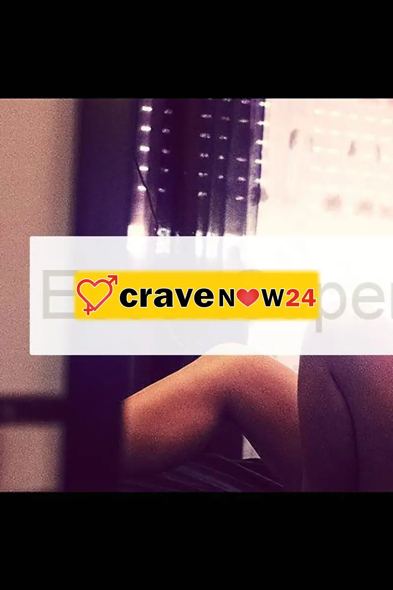 Chiara giovane e calda ragazza italiana per i tuoi momenti magici di piacere