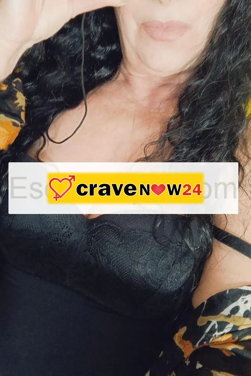 Signora italiana 50enne, tradizionale elegante e affettuosa.