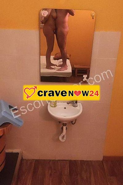 Asian girl appena arriva bologna