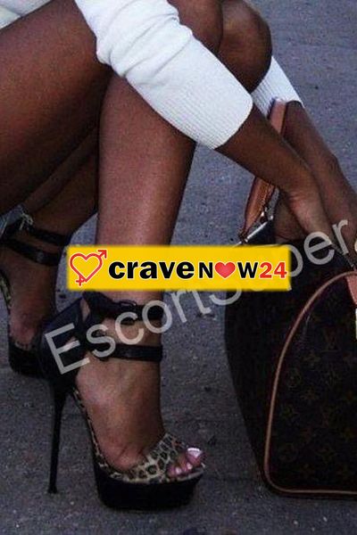 Annaxxx. La Milf della porta accanto (solo altrui, vengo io da te) foto recenti e veritiere.